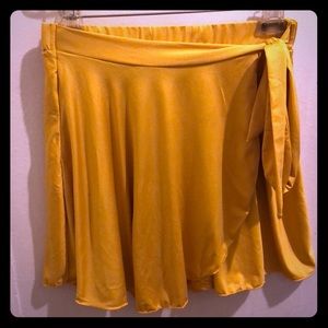 Cute yellow wrap kirt (never a worn)